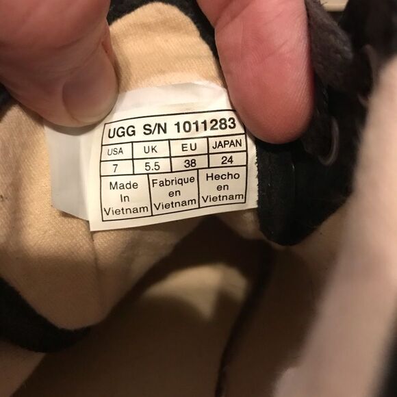 UGG - Like New! Taylah High Top Sneaker (7) - Picture 8 of 8